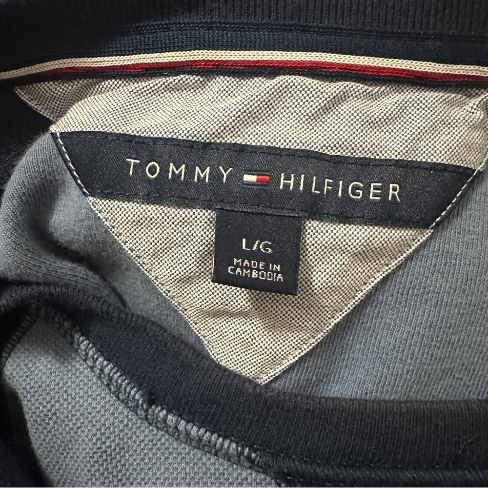Tommy Hilfiger Men's Two-Tone Blue Crewneck Sweater - Picture 5 of 6